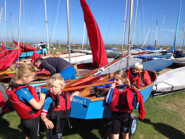 帆船是孩子们很棒的活动